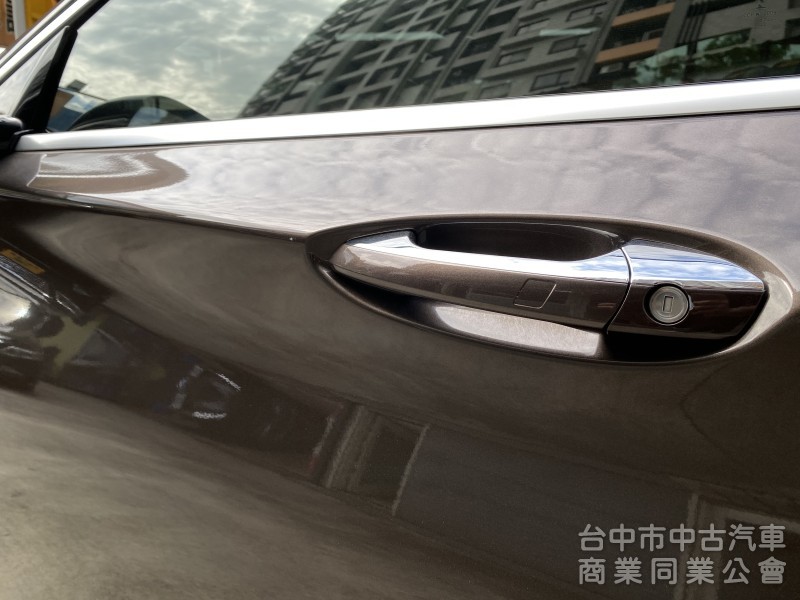 2017 Infiniti Q30 1.6t風尚版　一手車／原廠保養／原鈑件／雙前電動記憶座椅／導航／全景玻璃天窗