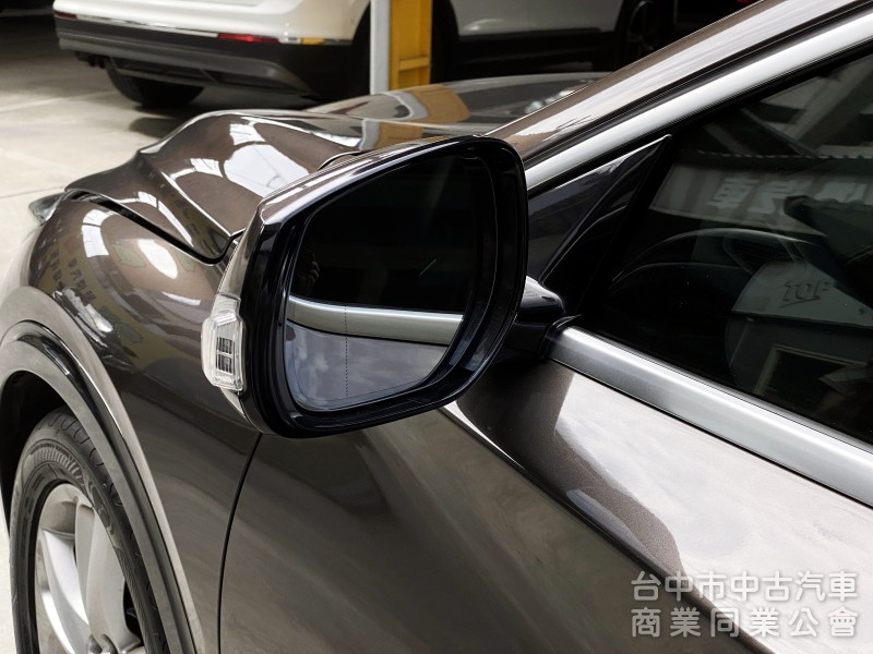 2017 Infiniti Q30 1.6t風尚版　一手車／原廠保養／原鈑件／雙前電動記憶座椅／導航／全景玻璃天窗