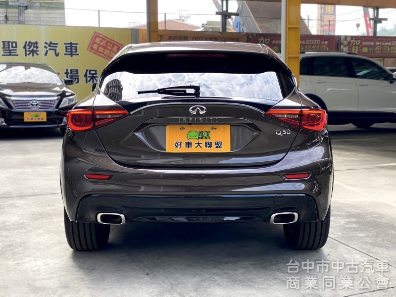 2017 Infiniti Q30 1.6t風尚版　一手車／原廠保養／原鈑件／雙前電動記憶座椅／導航／全景玻璃天窗