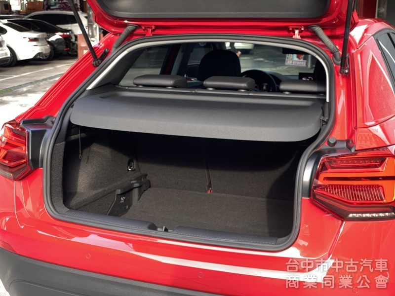 2018 Audi Q2 35 TFSI Luxury　升級carplay／車況佳／第三方認證／原鈑件