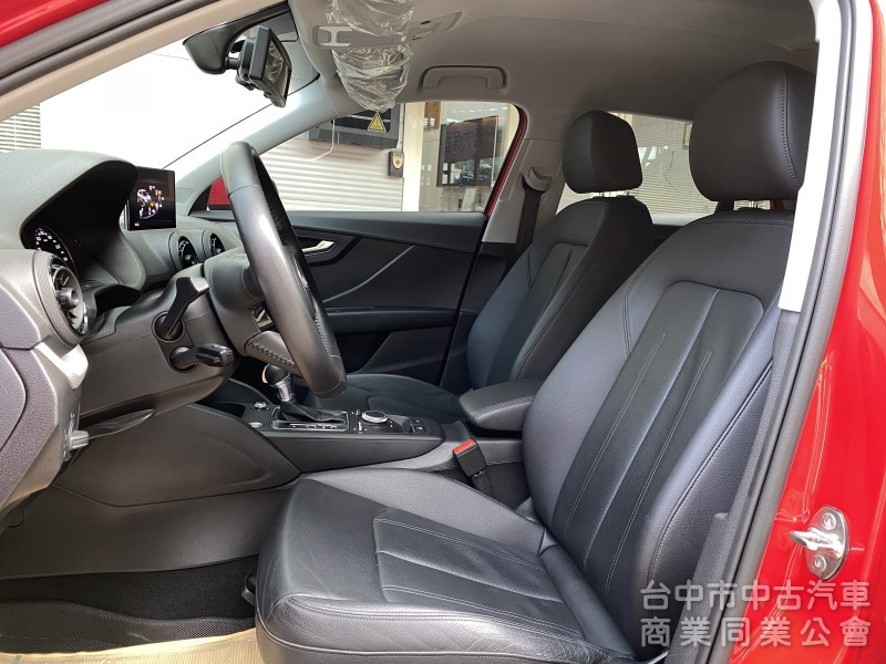 2018 Audi Q2 35 TFSI Luxury　升級carplay／車況佳／第三方認證／原鈑件