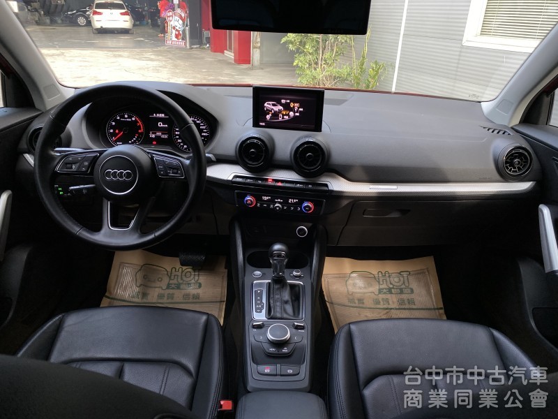 2018 Audi Q2 35 TFSI Luxury　升級carplay／車況佳／第三方認證／原鈑件