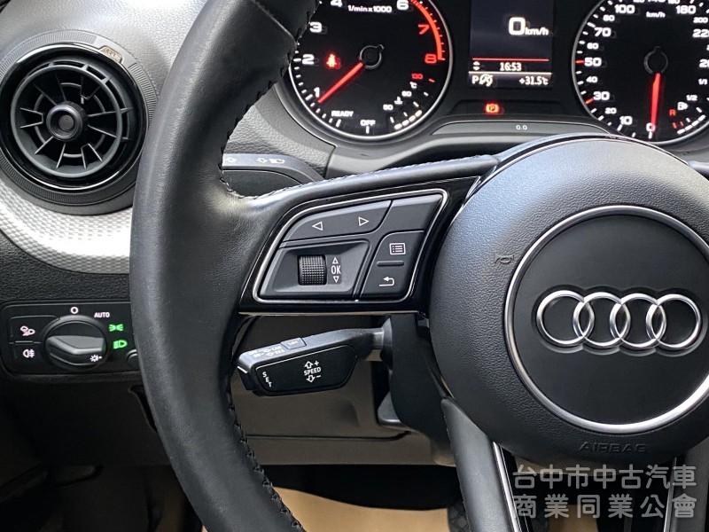 2018 Audi Q2 35 TFSI Luxury　升級carplay／車況佳／第三方認證／原鈑件