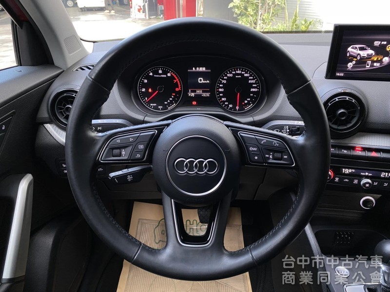 2018 Audi Q2 35 TFSI Luxury　升級carplay／車況佳／第三方認證／原鈑件