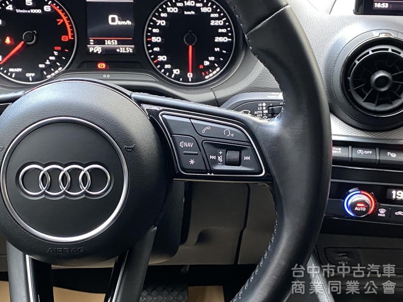 2018 Audi Q2 35 TFSI Luxury　升級carplay／車況佳／第三方認證／原鈑件