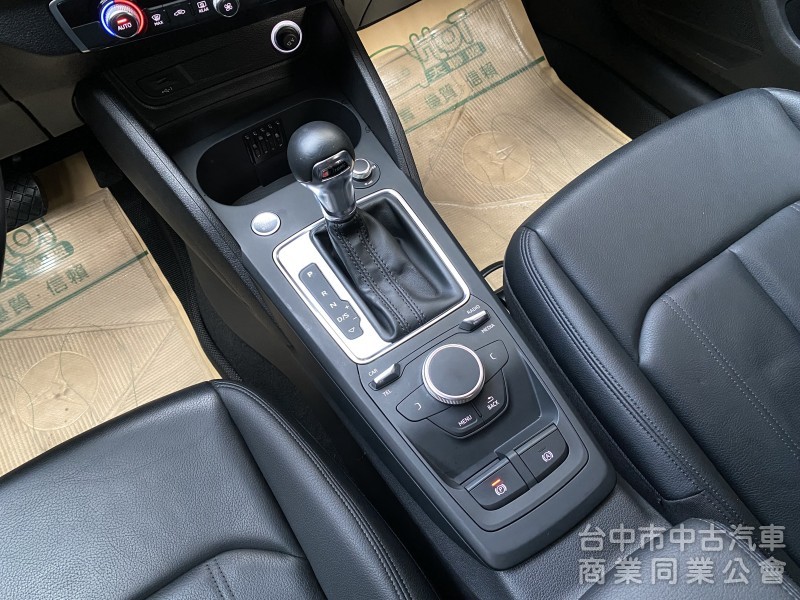 2018 Audi Q2 35 TFSI Luxury　升級carplay／車況佳／第三方認證／原鈑件