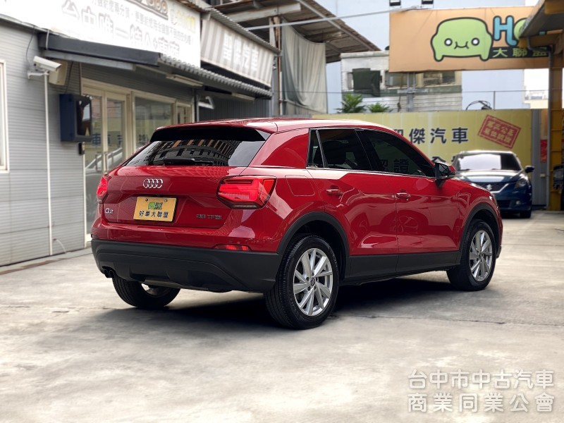 2018 Audi Q2 35 TFSI Luxury　升級carplay／車況佳／第三方認證／原鈑件