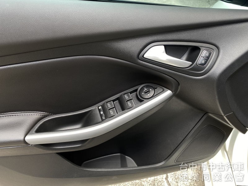 2017 Ford Focus 5D EcoBoost 180汽油頂級運動型　原廠保養／原鈑件／低里程／超香！！