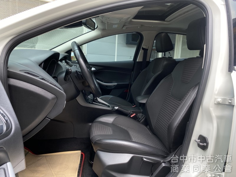 2017 Ford Focus 5D EcoBoost 180汽油頂級運動型　原廠保養／原鈑件／低里程／超香！！