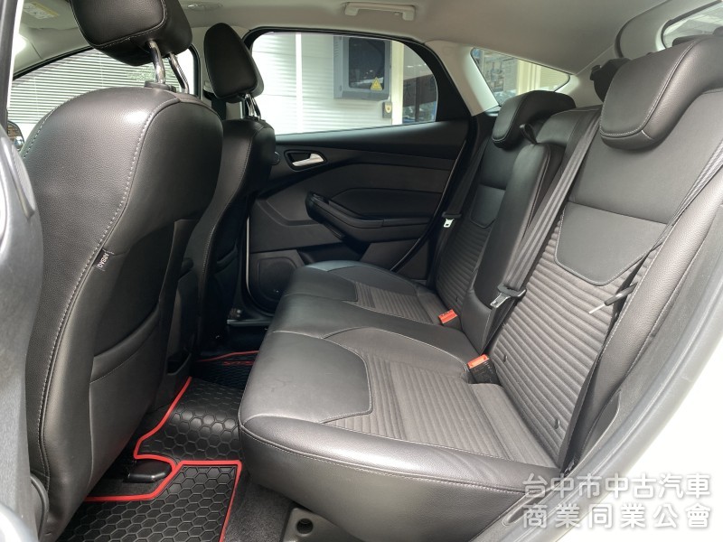 2017 Ford Focus 5D EcoBoost 180汽油頂級運動型　原廠保養／原鈑件／低里程／超香！！