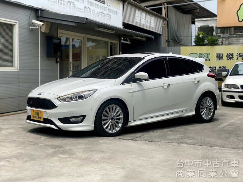2017 Ford Focus 5D EcoBoost 180汽油頂級運動型　原廠保養／原鈑件／低里程／超香！！