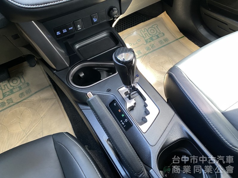 2017 Toyota RAV4 2.5 Hybrid 尊爵　原廠保養／原鈑件／360環景／第三方認證
