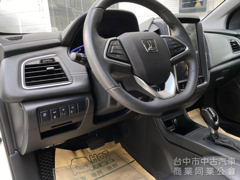 2019 Luxgen U5 智行版 1.6　一手車原鈑件／超低里程／內裝超美／360環景／倒車顯影／超級實惠