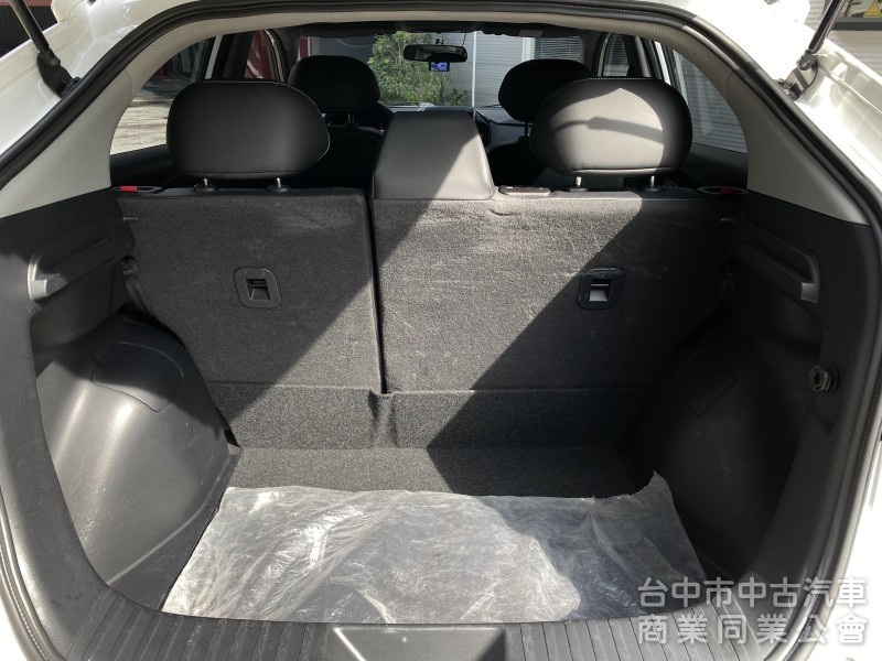2019 Luxgen U5 智行版 1.6　一手車原鈑件／超低里程／內裝超美／360環景／倒車顯影／超級實惠