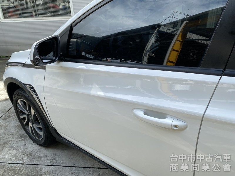 2019 Luxgen U5 智行版 1.6　一手車原鈑件／超低里程／內裝超美／360環景／倒車顯影／超級實惠