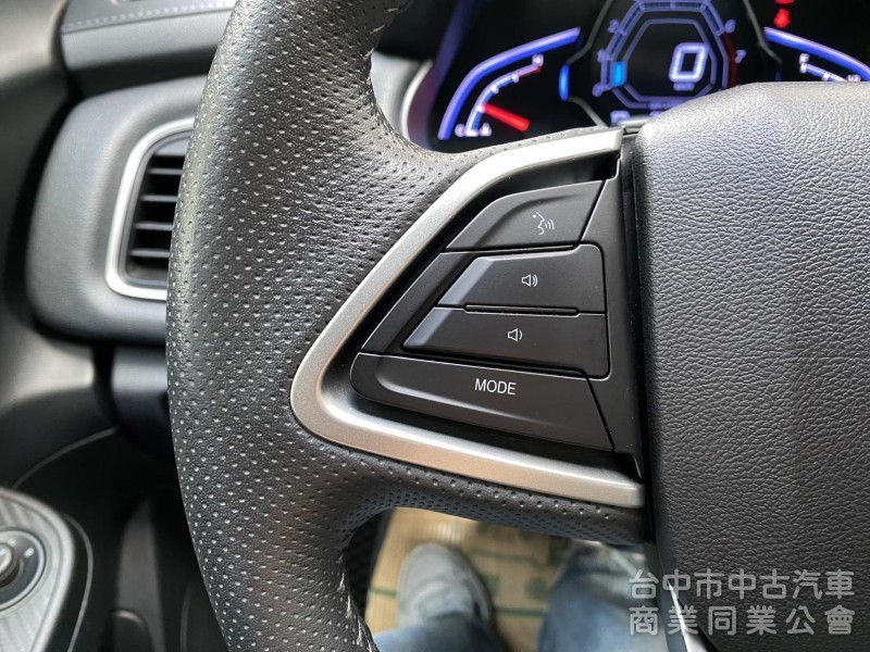 2019 Luxgen U5 智行版 1.6　一手車原鈑件／超低里程／內裝超美／360環景／倒車顯影／超級實惠