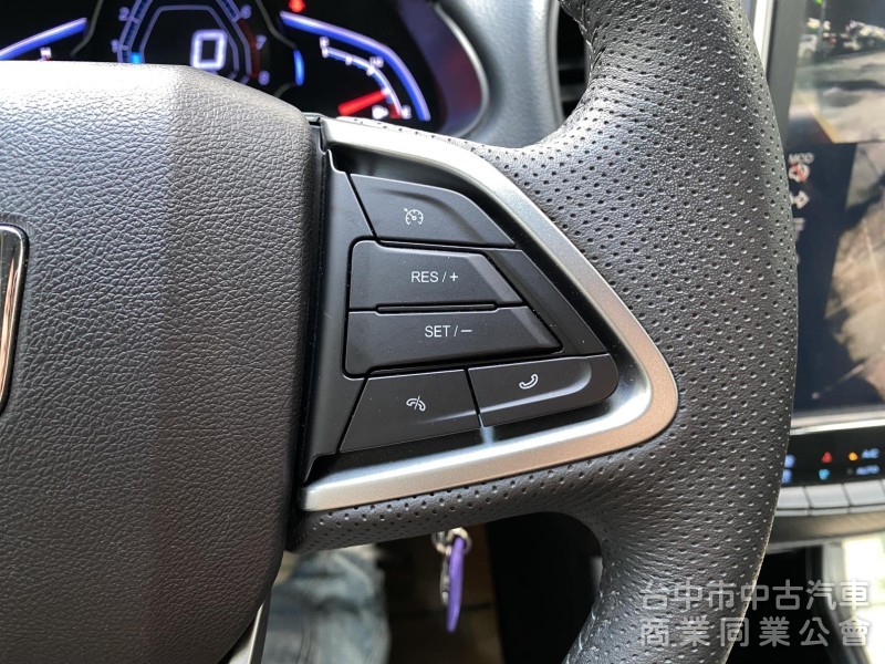 2019 Luxgen U5 智行版 1.6　一手車原鈑件／超低里程／內裝超美／360環景／倒車顯影／超級實惠