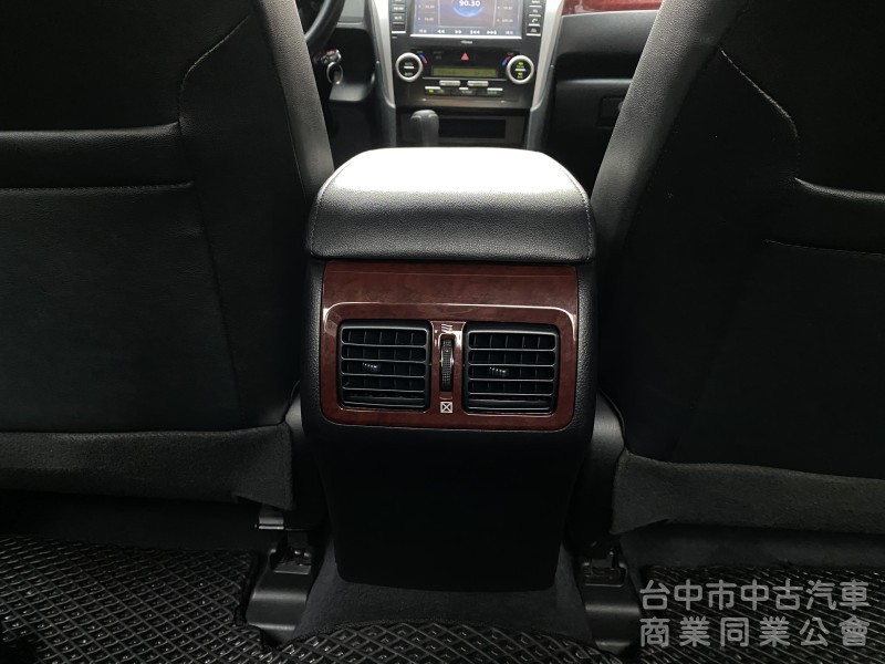2014 Toyota Camry 2.0 E 　大空間／內裝美／抬顯／原鈑件／第三方認證／現車在店