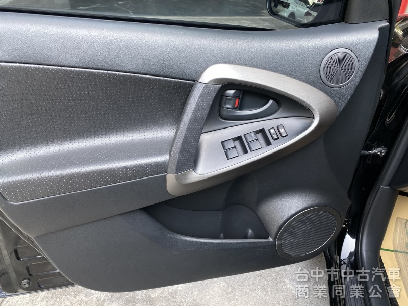 2010 Toyota RAV4 2.4 E天窗　 原鈑件／原廠保養／第三方認證／倒車顯影