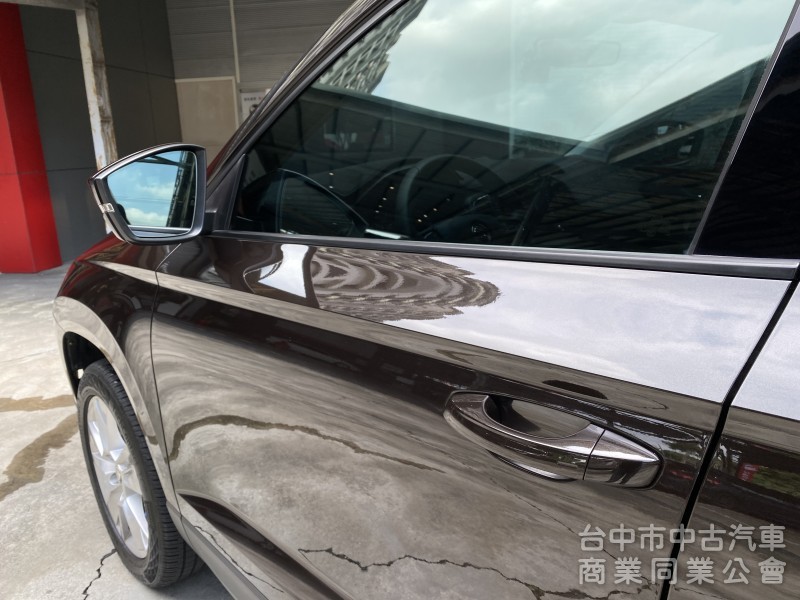 2018 Skoda Karoq 1.5 TSI 菁英版　carplay／原鈑件／原廠保養／ACC／Ikey摸門／電尾