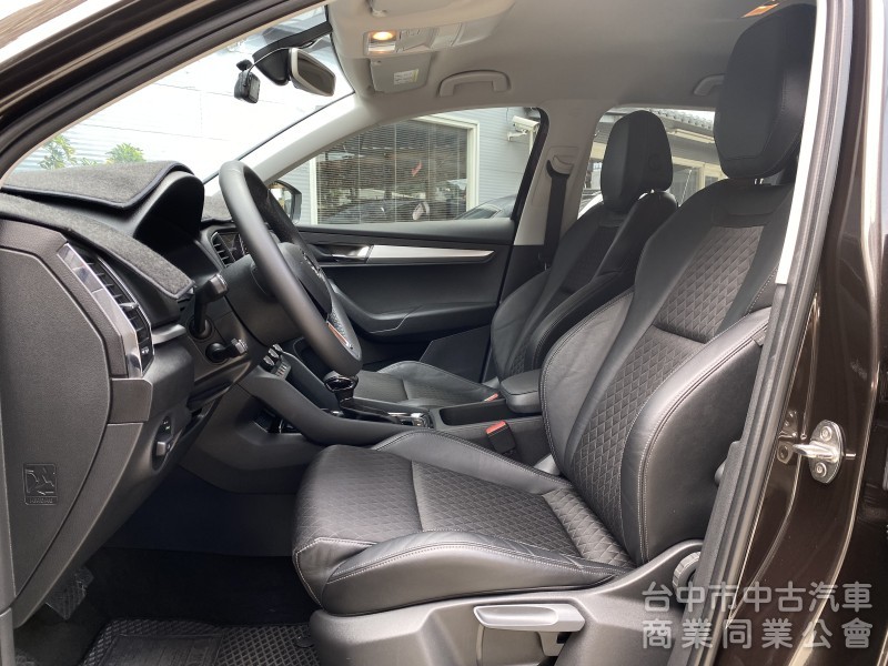 2018 Skoda Karoq 1.5 TSI 菁英版　carplay／原鈑件／原廠保養／ACC／Ikey摸門／電尾