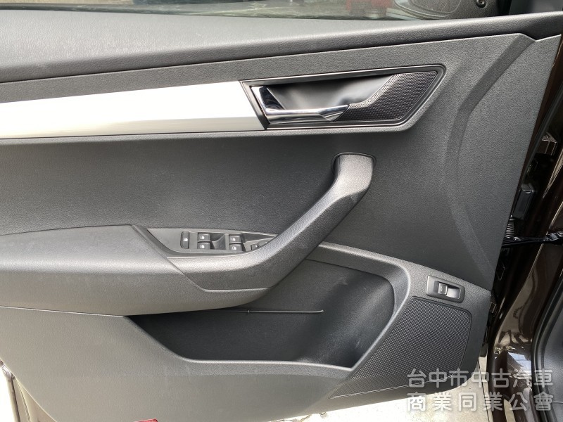 2018 Skoda Karoq 1.5 TSI 菁英版　carplay／原鈑件／原廠保養／ACC／Ikey摸門／電尾