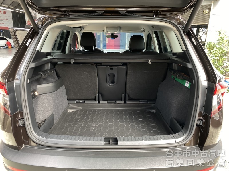 2018 Skoda Karoq 1.5 TSI 菁英版　carplay／原鈑件／原廠保養／ACC／Ikey摸門／電尾