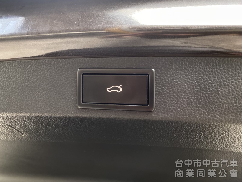 2018 Skoda Karoq 1.5 TSI 菁英版　carplay／原鈑件／原廠保養／ACC／Ikey摸門／電尾
