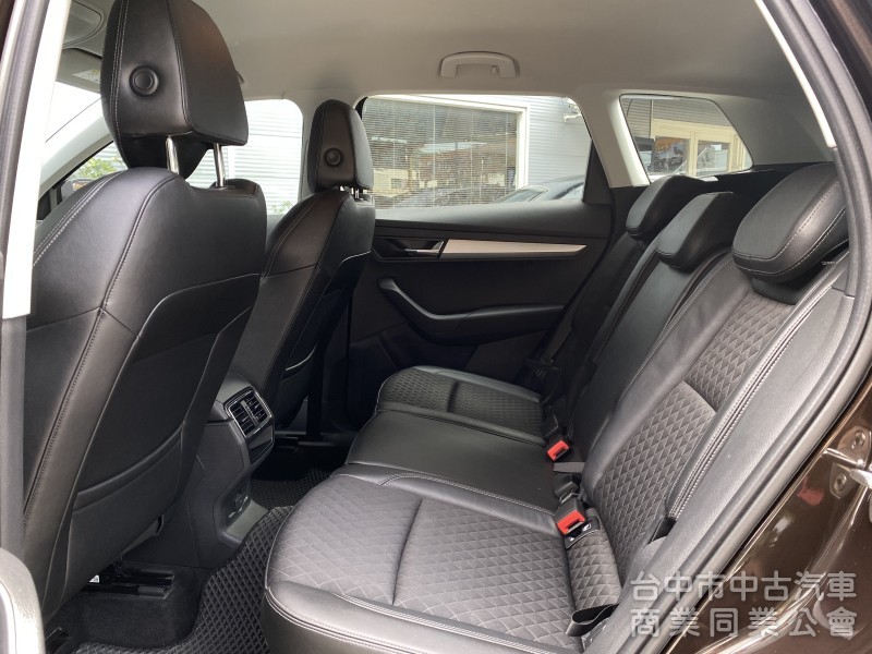 2018 Skoda Karoq 1.5 TSI 菁英版　carplay／原鈑件／原廠保養／ACC／Ikey摸門／電尾