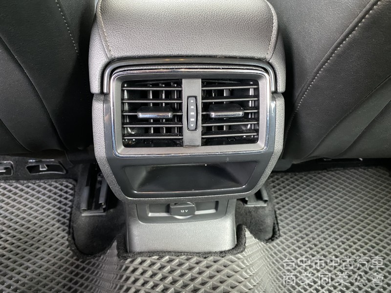 2018 Skoda Karoq 1.5 TSI 菁英版　carplay／原鈑件／原廠保養／ACC／Ikey摸門／電尾