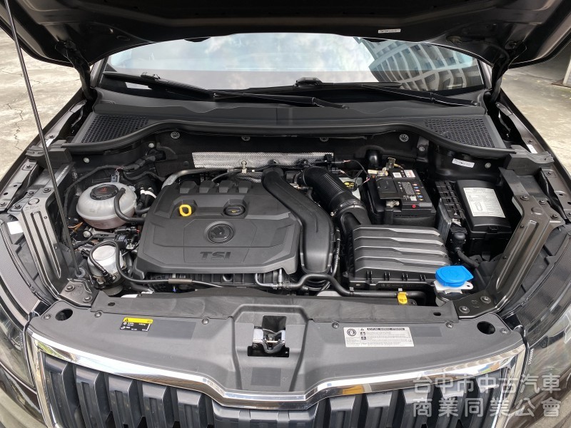 2018 Skoda Karoq 1.5 TSI 菁英版　carplay／原鈑件／原廠保養／ACC／Ikey摸門／電尾