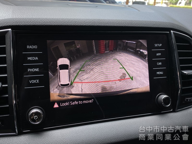 2018 Skoda Karoq 1.5 TSI 菁英版　carplay／原鈑件／原廠保養／ACC／Ikey摸門／電尾