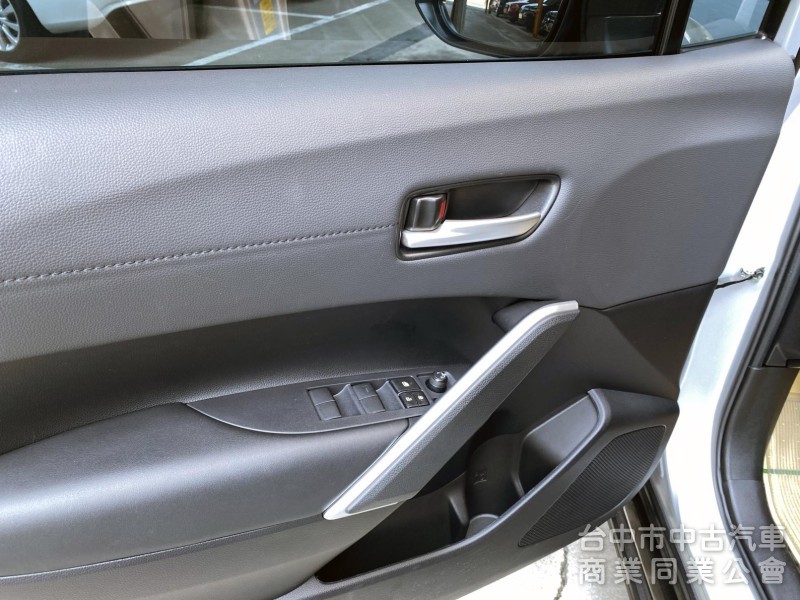 2023 Toyota Corolla Cross 1.8 GR Sport　僅跑8400km／原鈑件原漆／原廠保固中