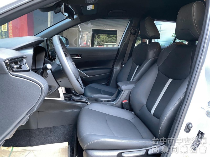 2023 Toyota Corolla Cross 1.8 GR Sport　僅跑8400km／原鈑件原漆／原廠保固中