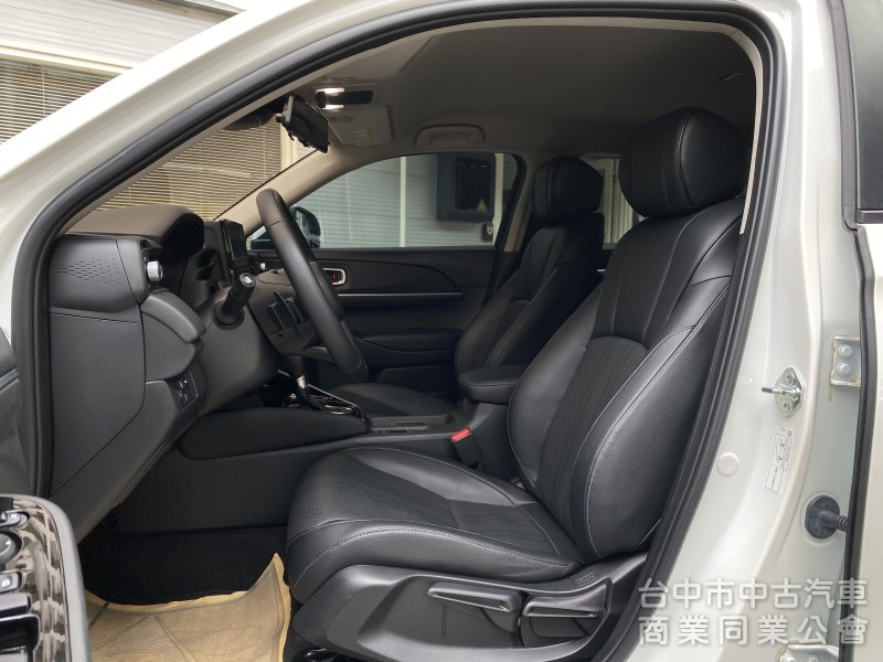 2022 HR-V Prestige尊榮版　一手女用車／原鈑件／原廠保養／電尾門／Carplay／無線充