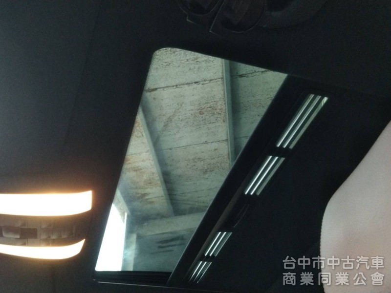 拼俗價  BENZ E200  2011年式  最受歡迎 優質美車 ....                      