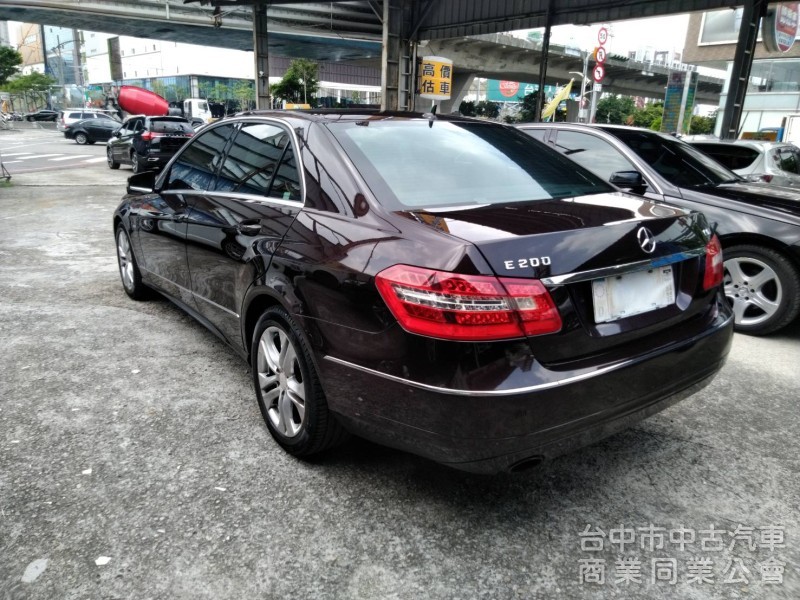 拼俗價  BENZ E200  2011年式  最受歡迎 優質美車 ....                      