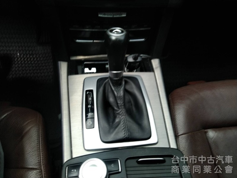 拼俗價  BENZ E200  2011年式  最受歡迎 優質美車 ....                      