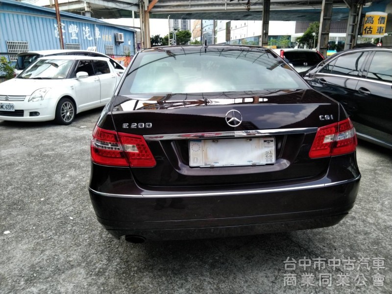 拼俗價  BENZ E200  2011年式  最受歡迎 優質美車 ....                      