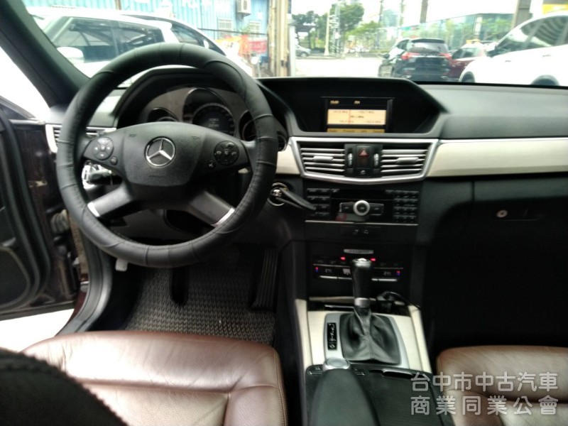 拼俗價  BENZ E200  2011年式  最受歡迎 優質美車 ....                      