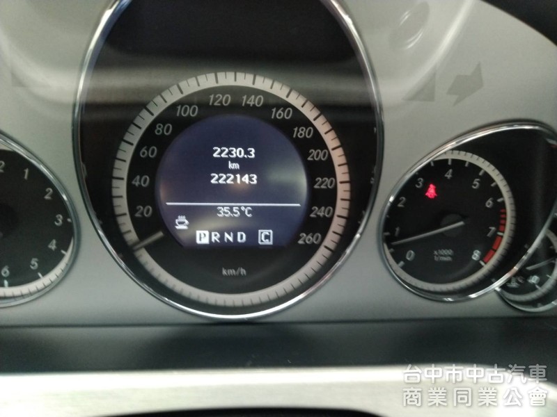 拼俗價  BENZ E200  2011年式  最受歡迎 優質美車 ....                      