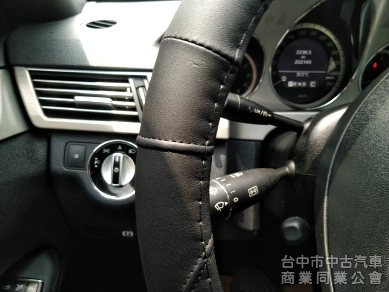 拼俗價  BENZ E200  2011年式  最受歡迎 優質美車 ....                      