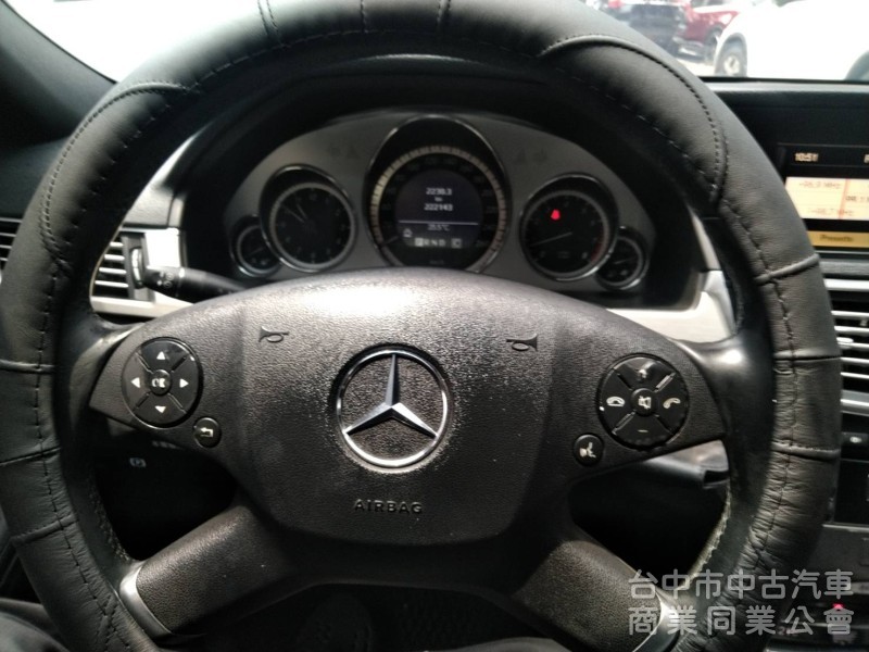 拼俗價  BENZ E200  2011年式  最受歡迎 優質美車 ....                      