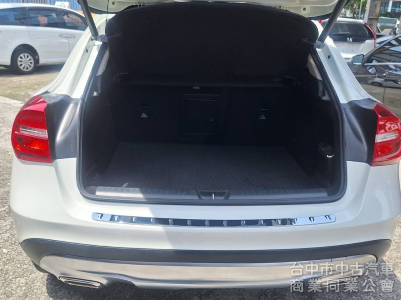 拼俗價  BENZ GLA250  2016年式  最受歡迎 SUV優質美車 ....                 
