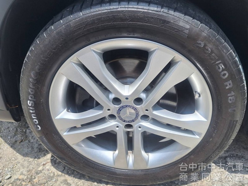 拼俗價  BENZ GLA250  2016年式  最受歡迎 SUV優質美車 ....                 