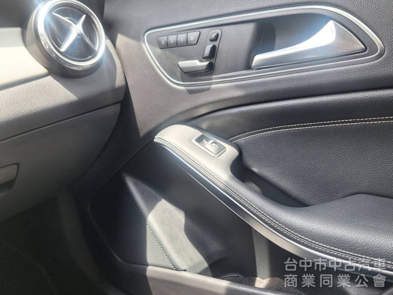 拼俗價  BENZ GLA250  2016年式  最受歡迎 SUV優質美車 ....                 