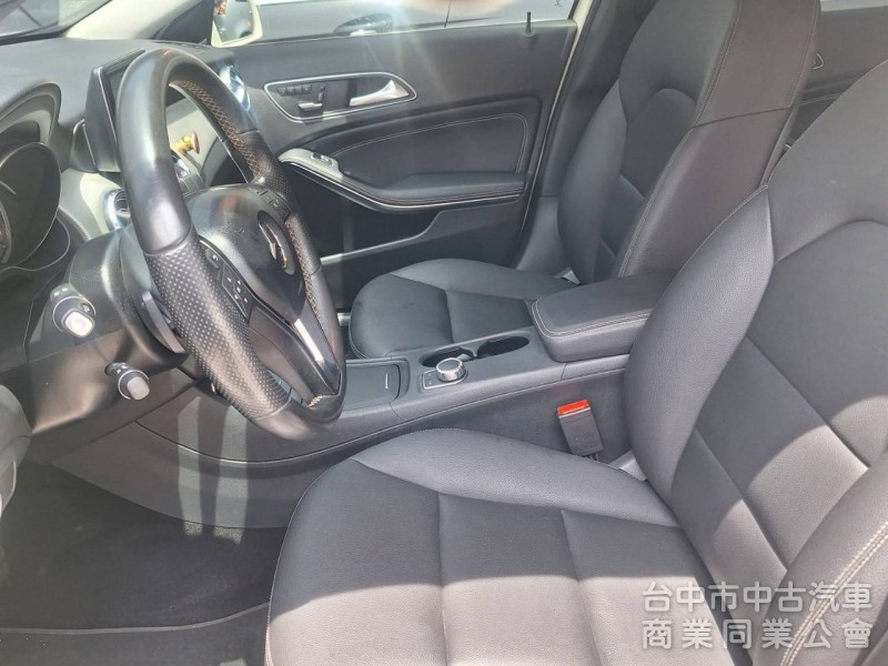 拼俗價  BENZ GLA250  2016年式  最受歡迎 SUV優質美車 ....                 