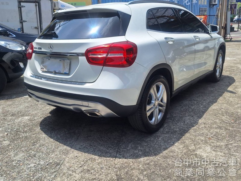 拼俗價  BENZ GLA250  2016年式  最受歡迎 SUV優質美車 ....                 