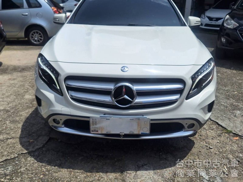 拼俗價  BENZ GLA250  2016年式  最受歡迎 SUV優質美車 ....                 