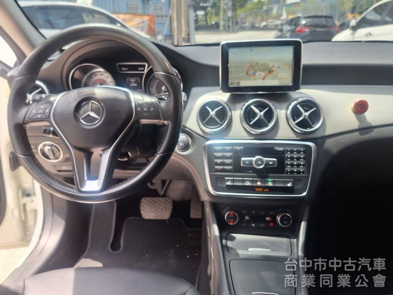 拼俗價  BENZ GLA250  2016年式  最受歡迎 SUV優質美車 ....                 